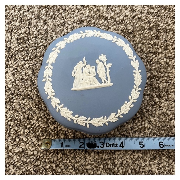 Wedgwood Vintage Blue Jasperware Trinket Bowl with Lid/ Decorative Powder Bowl - Picture 3 of 6